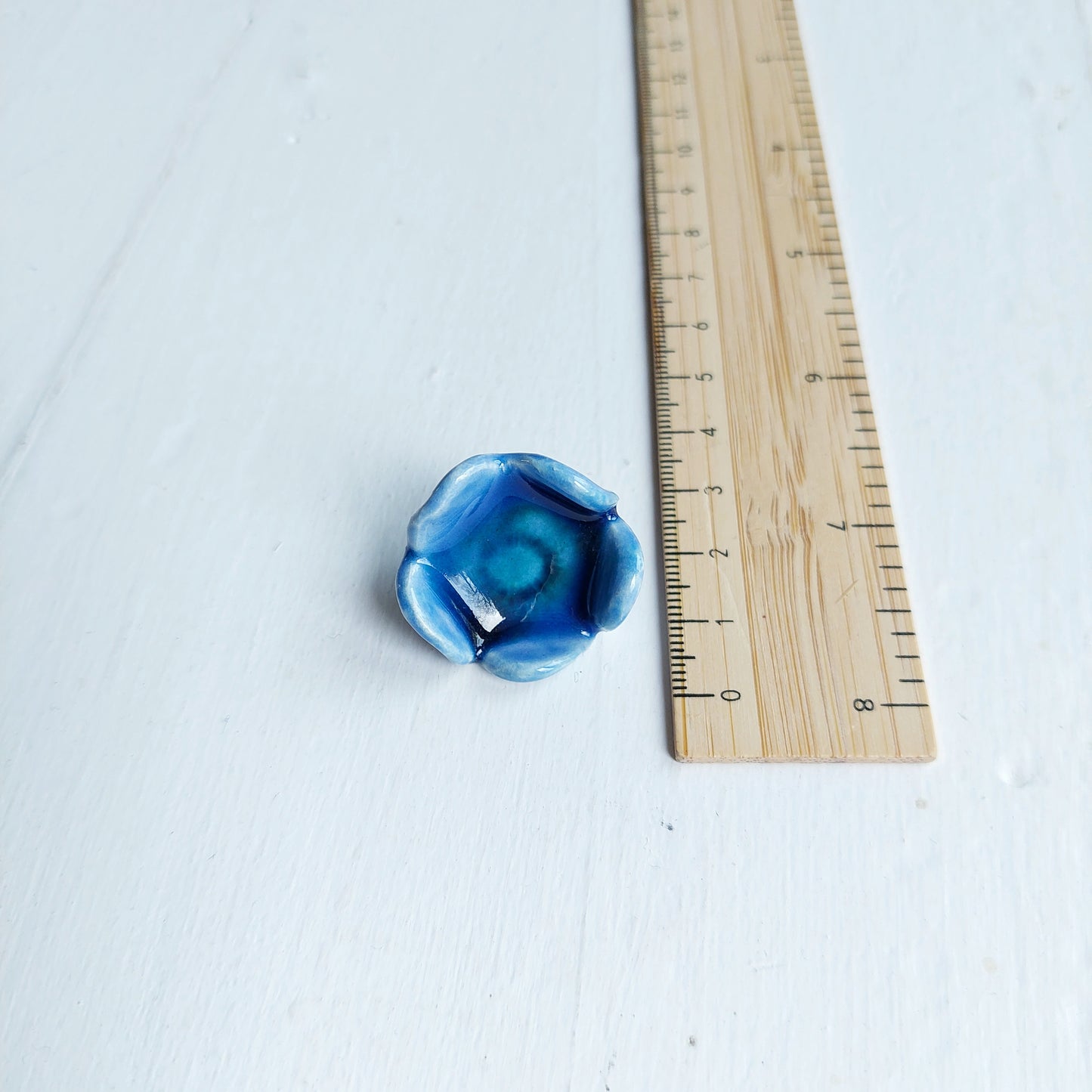 Spilla Fiorellino in ceramica azzurra