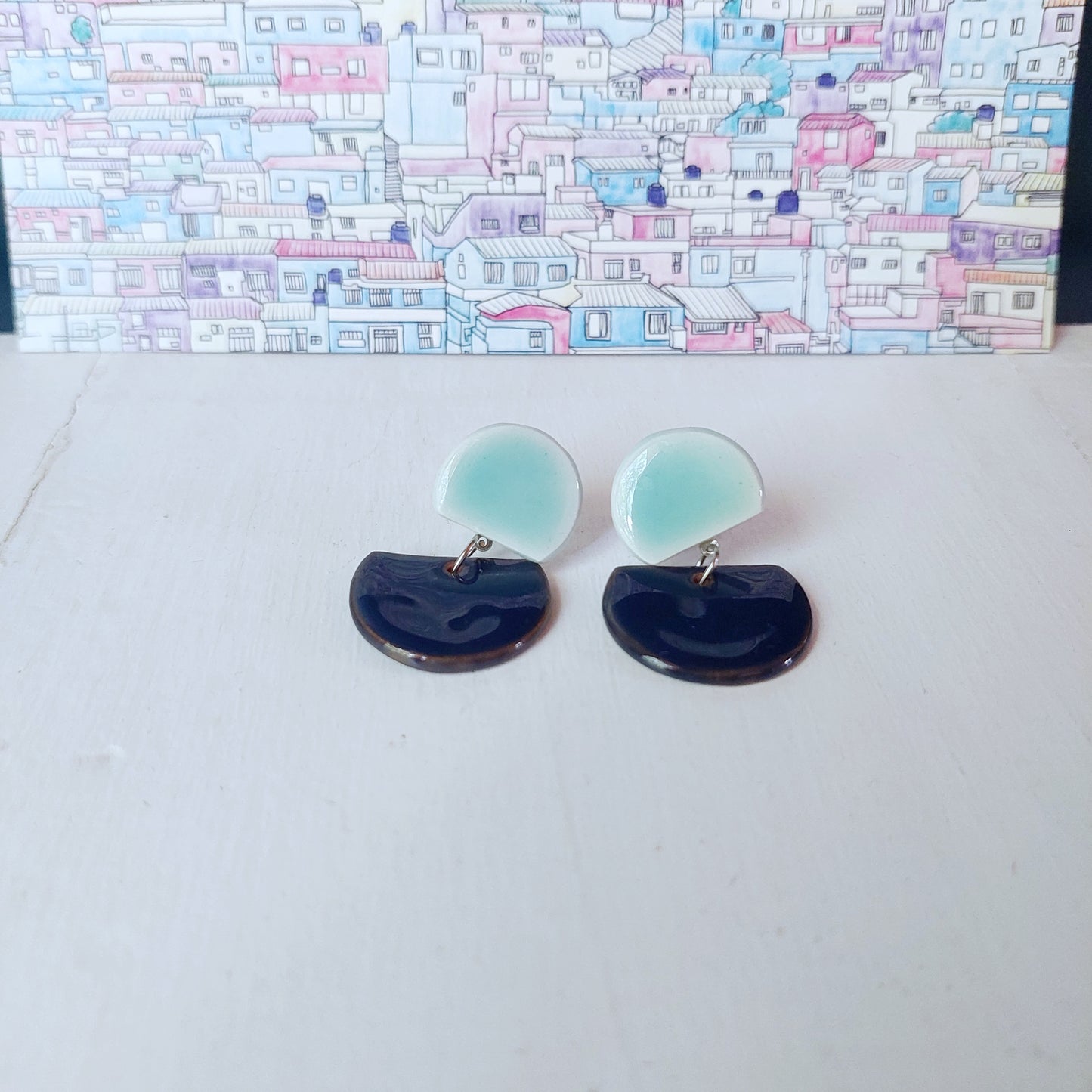 Orecchini pendenti Lune in ceramica arancione e blu in tre varianti colore