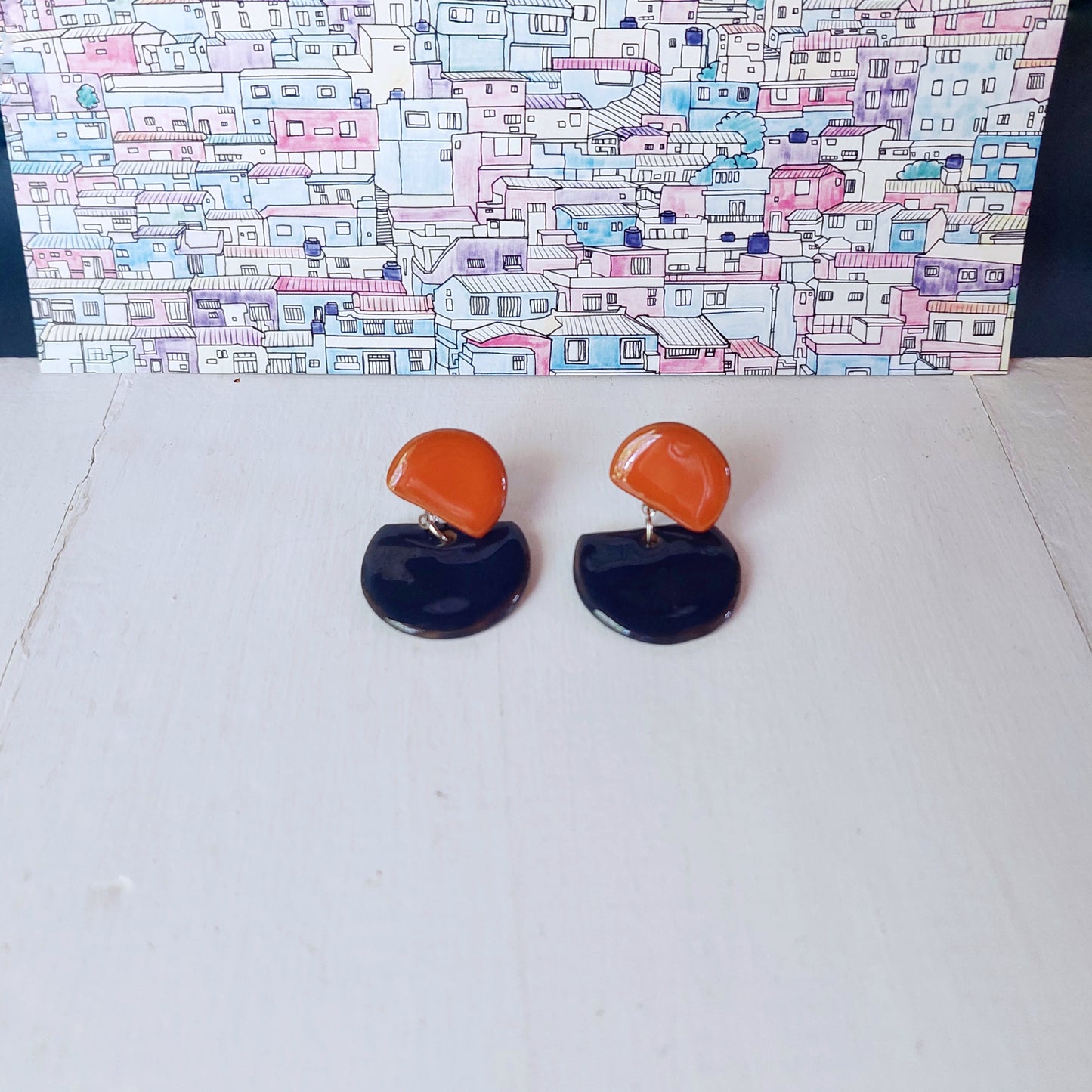 Orecchini pendenti Lune in ceramica arancione e blu in tre varianti colore
