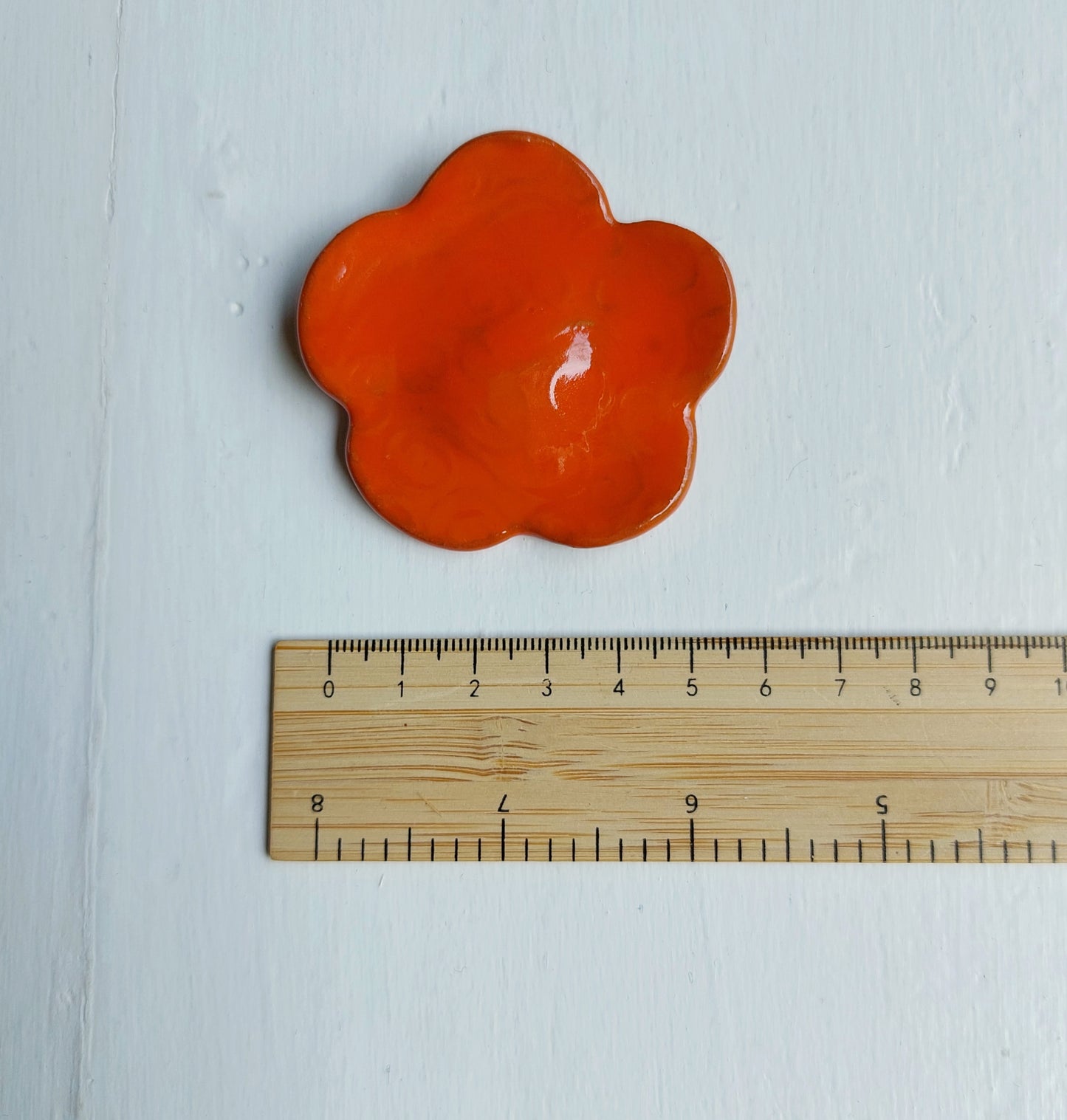 Spilla in ceramica a fiore