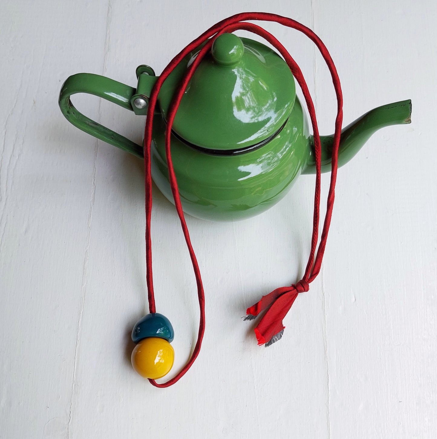Collana da donna con due perle in ceramica e laccio in seta due varianti colore