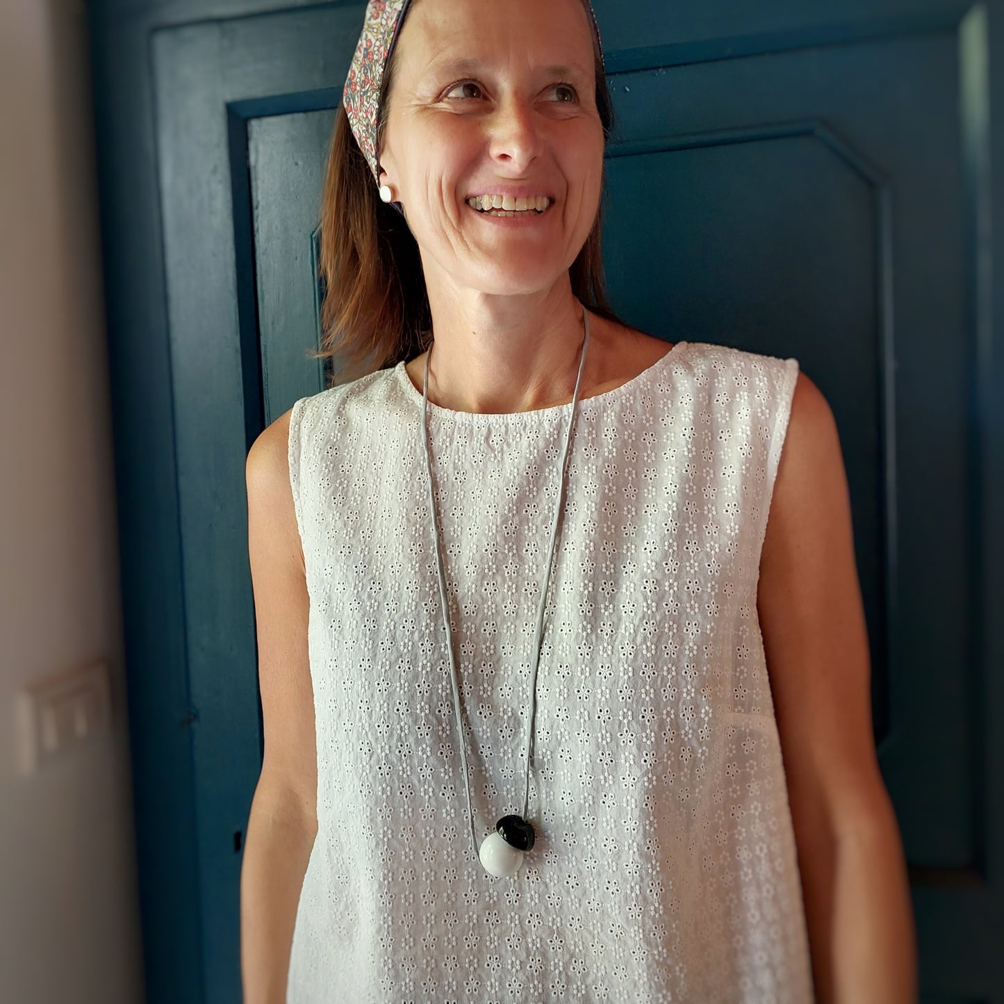 Collana da donna con due perle in ceramica e laccio in seta due varianti colore