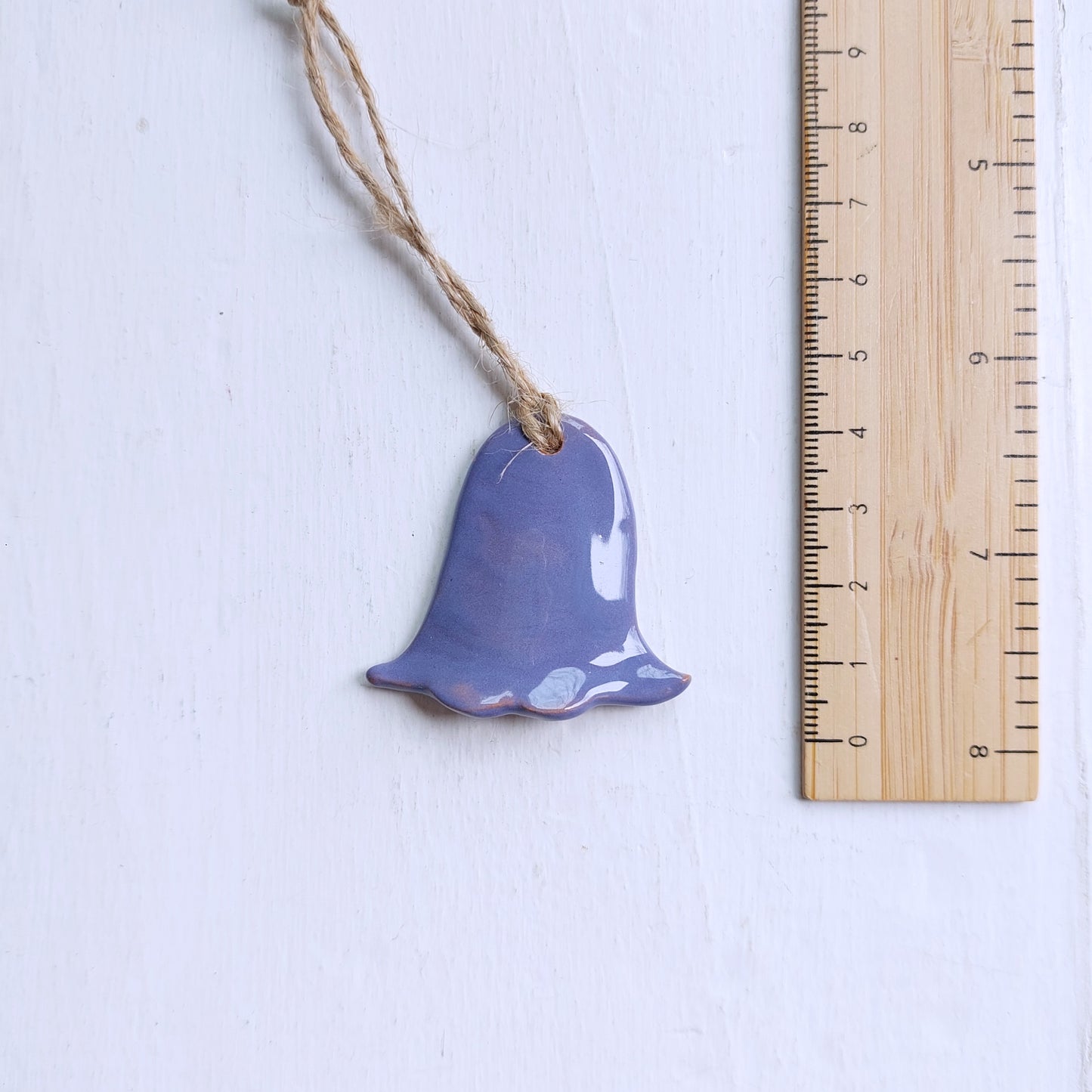 Campanelle in ceramica azzurro e rosa.