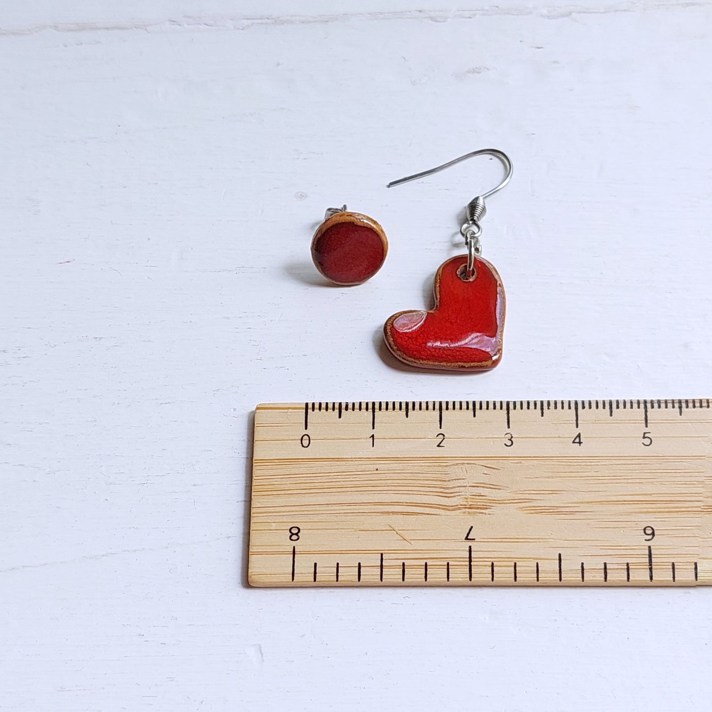 Orecchini in ceramica rossa "A metterci il cuore " spaiati