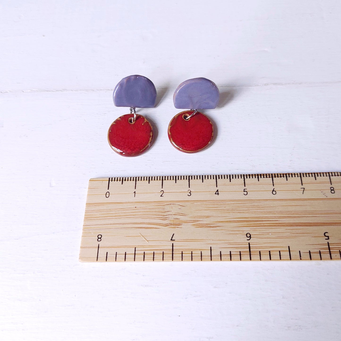 Orecchini Viaggi pendenti in ceramica rosso e azzurro pervinca