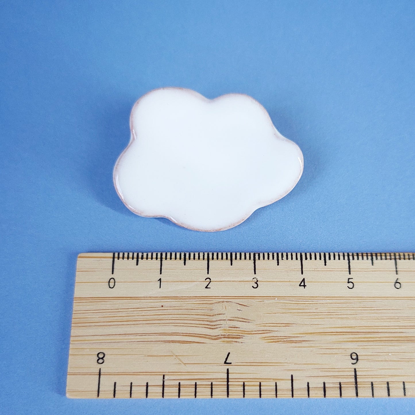 Spilla La Nuvoletta in ceramica bianca