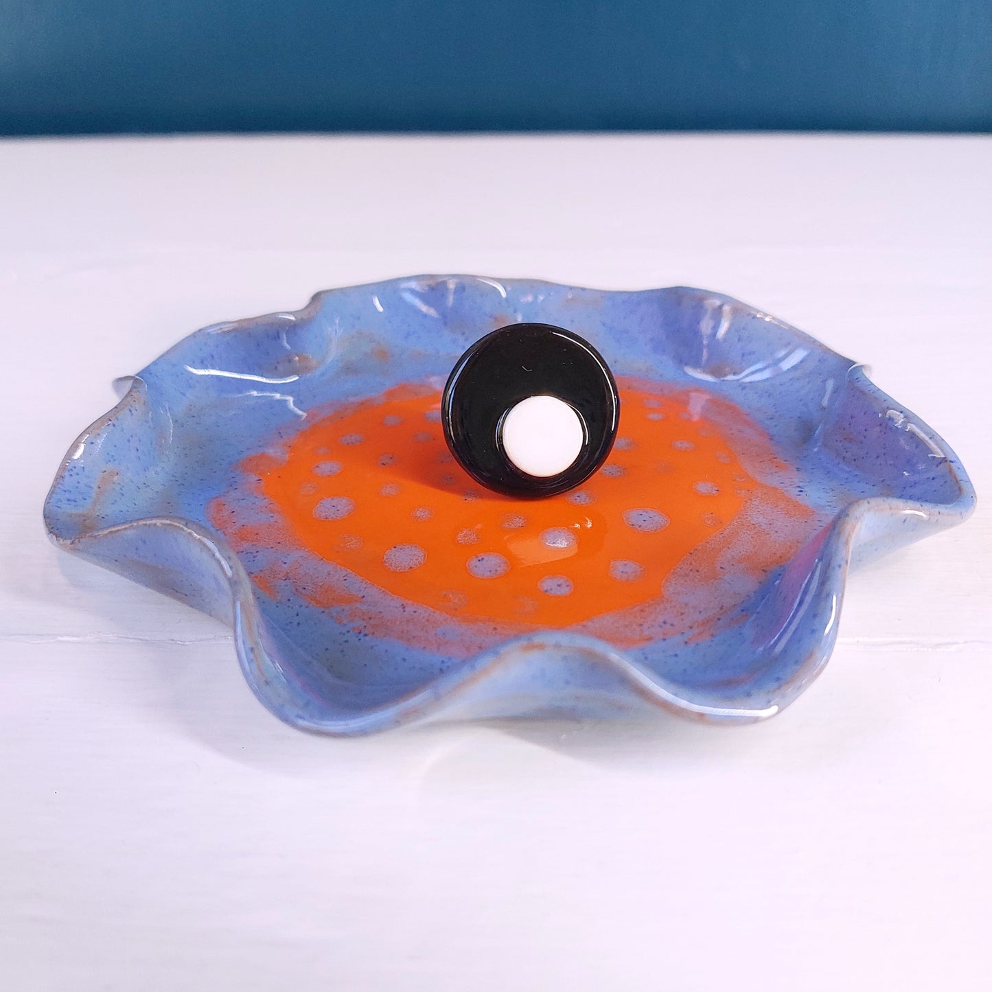 Piattino Le Crestine color arancione ed azzurro pervinca