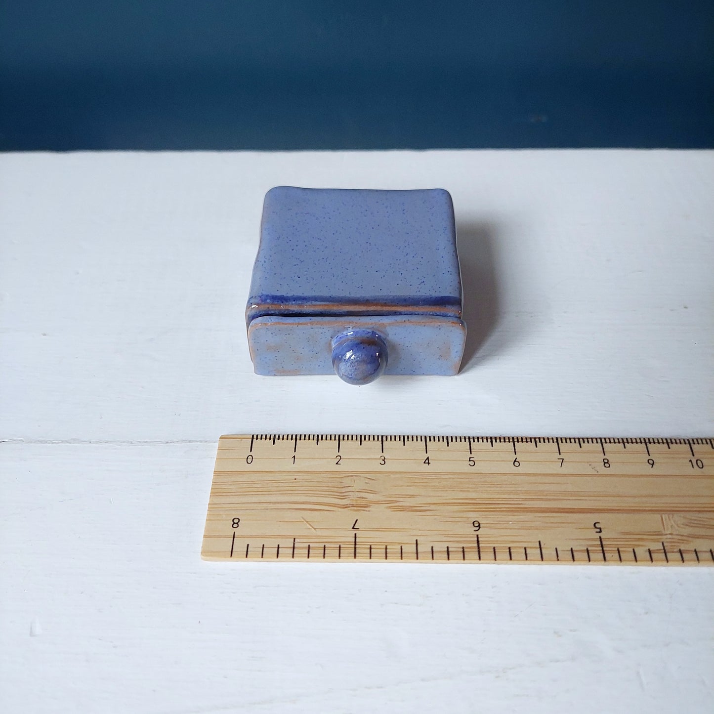 Sogno nel cassetto in ceramica azzurra e blu, con foglio in carta. Misura piccolino