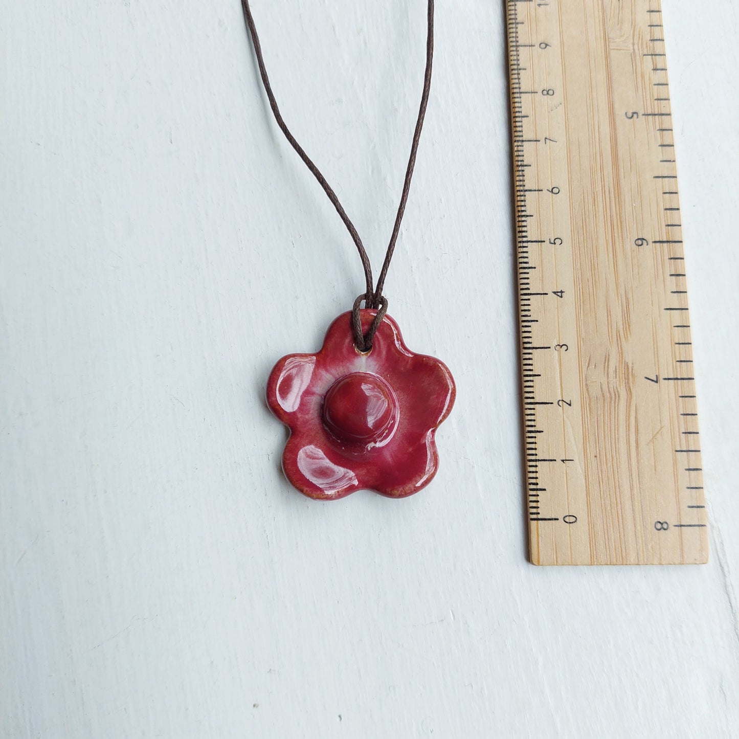 Collana Fiore in ceramica rosa e laccio