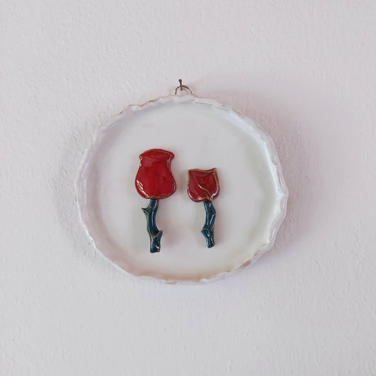 Formella in ceramica bianca con rose