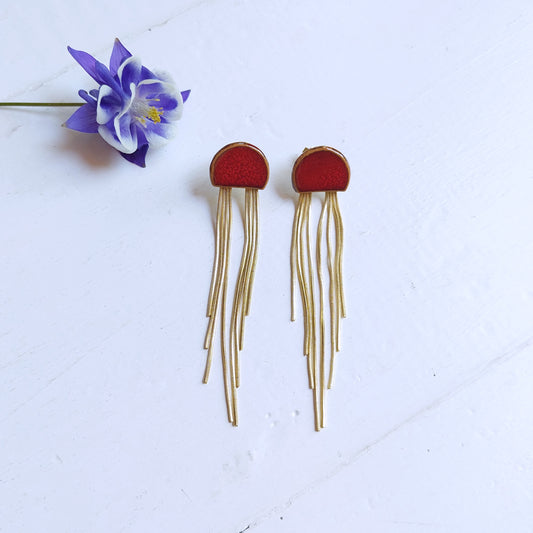 Orecchini lunghi Medusa in ceramica rossa con base color oro