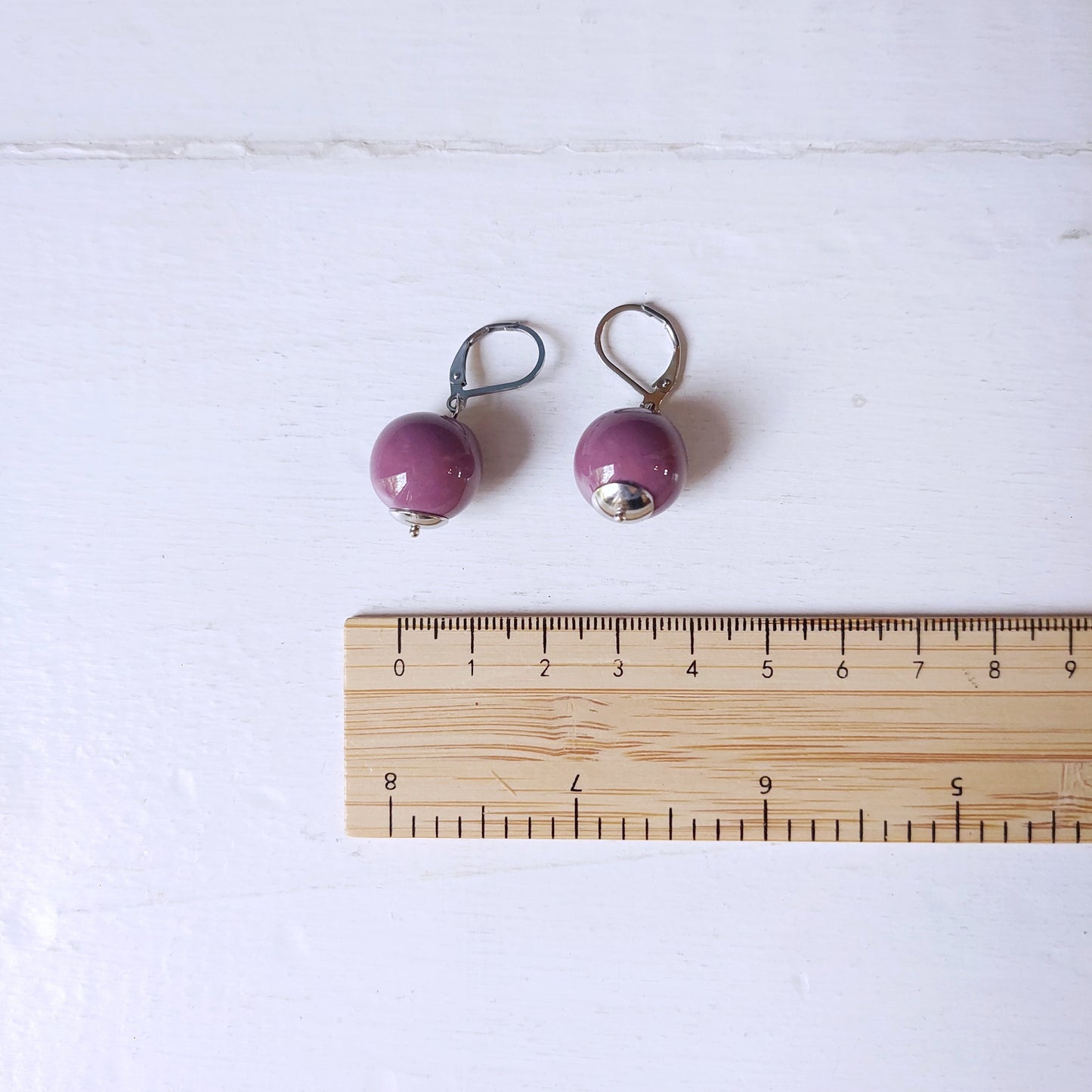 Orecchini pendenti Giro Tondi in ceramica celeste, in sette varianti colori.