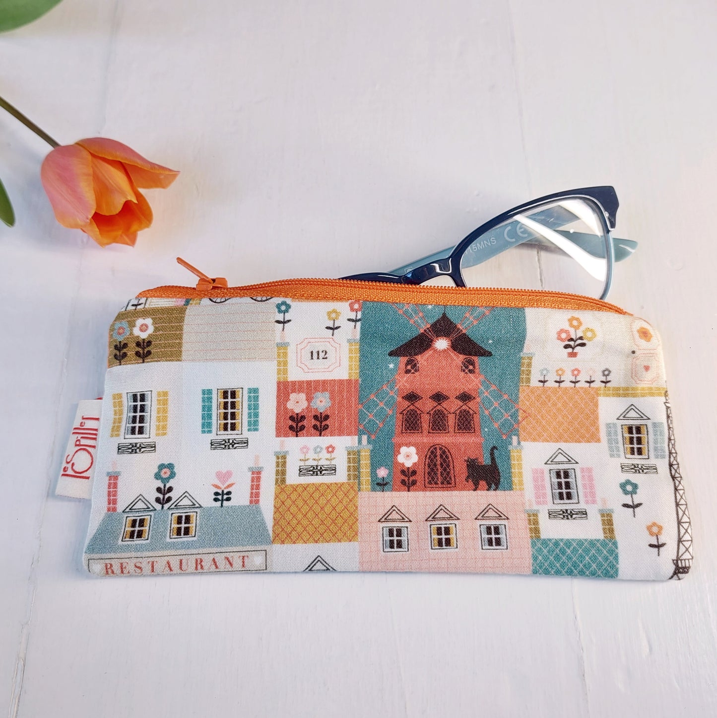 Pochette in cotone con tessuto Casette, foderata.