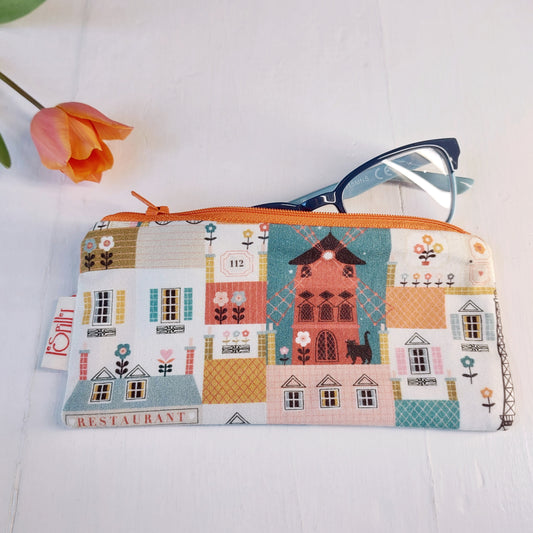 Pochette in cotone con tessuto Casette, foderata.