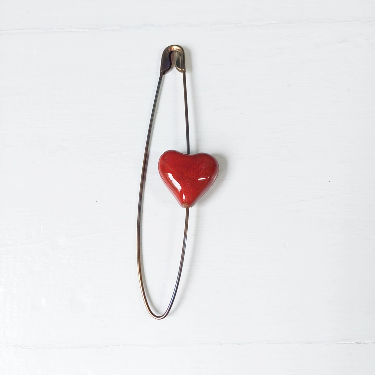 Spilla Cuore Maxi bombato rosso in ceramica, in due varianti.