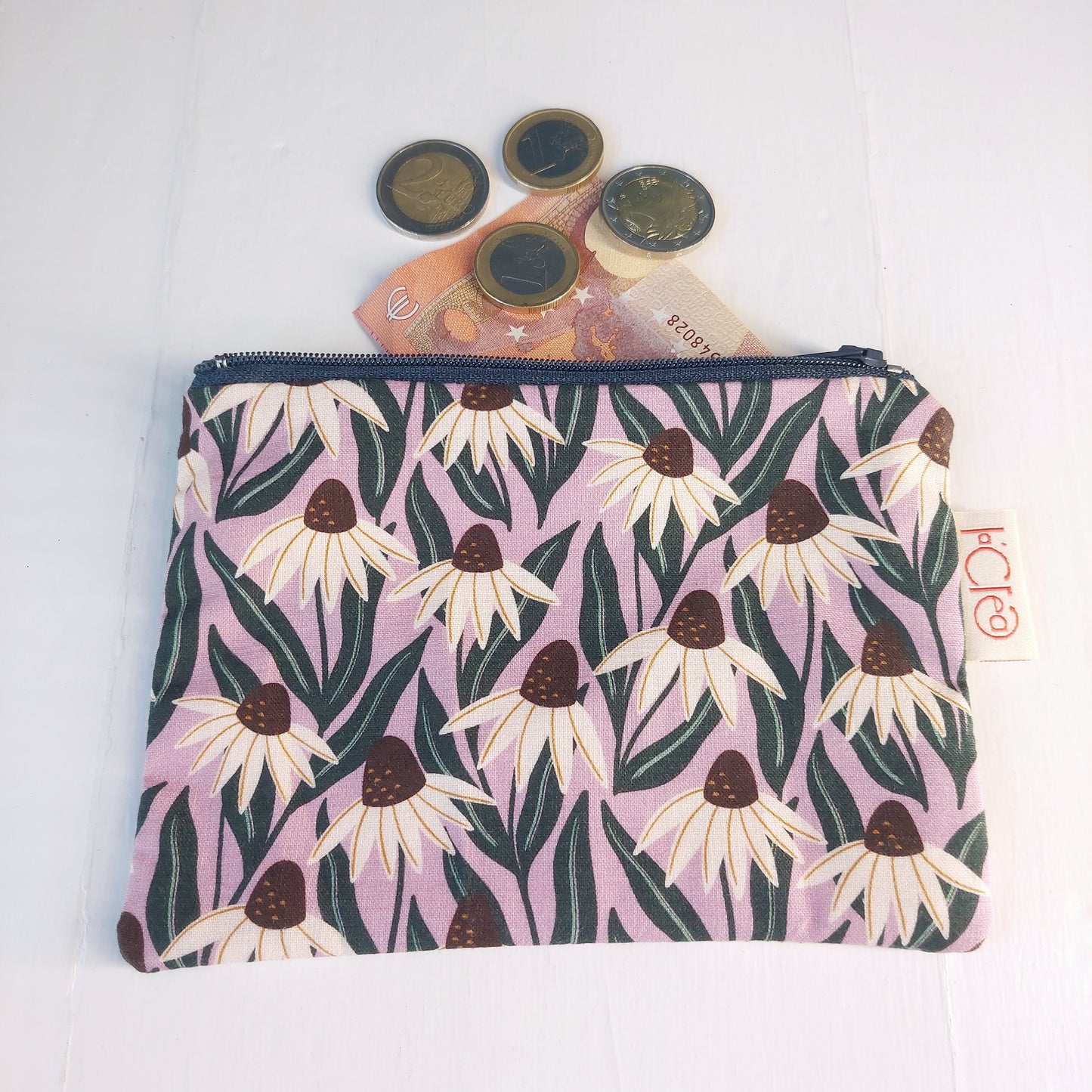 Pochette in cotone viola, bianco e verde con decorazione floreale, foderata.