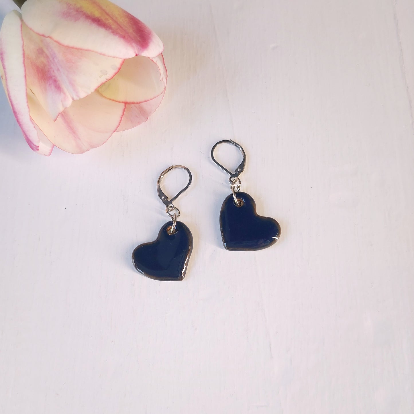 Orecchini Cuore pendente in ceramica rossa collezione "A metterci il cuore".