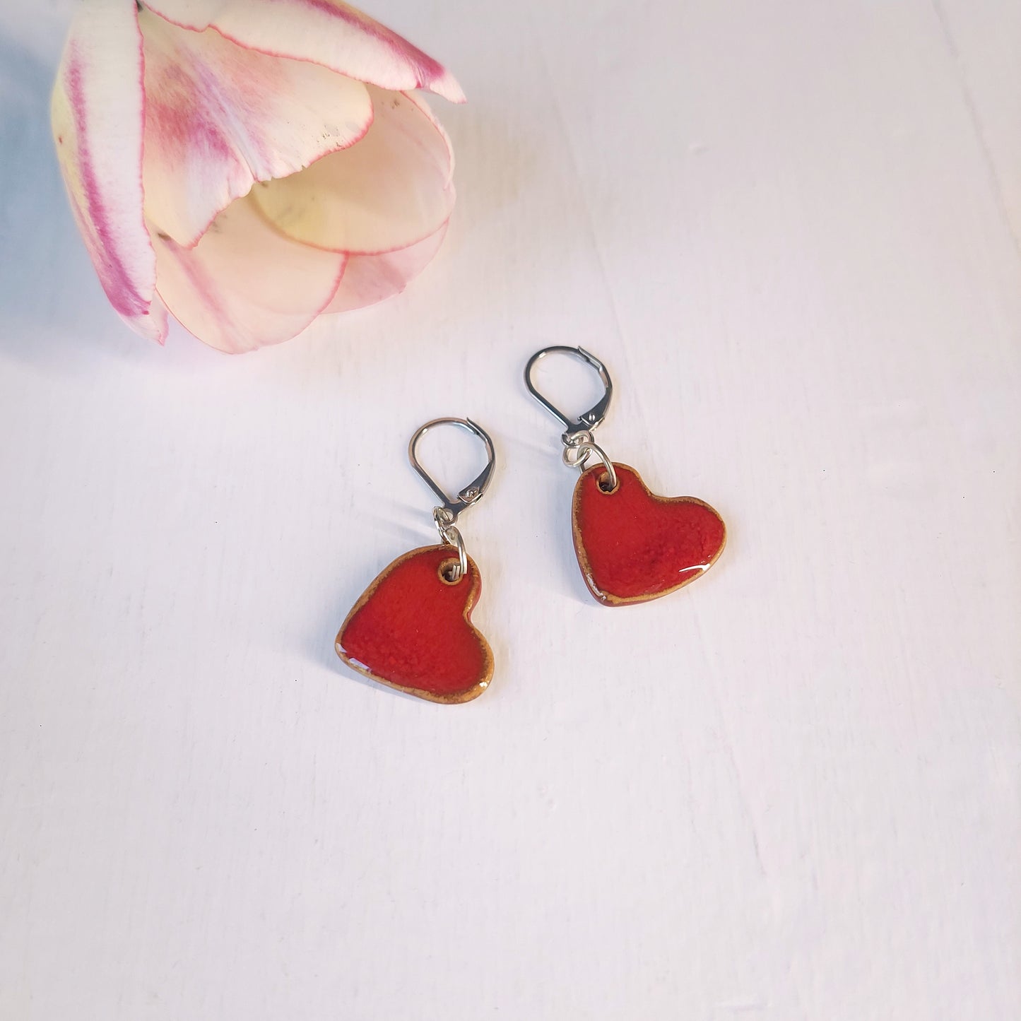 Orecchini Cuore pendente in ceramica rossa collezione "A metterci il cuore".
