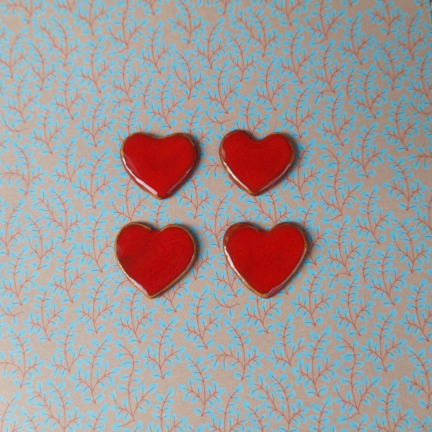 Cuori per "Il sogno nel cassetto" in ceramica rossa.