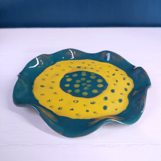 Piattino "Le Crestine" color verde petrolio e giallo.