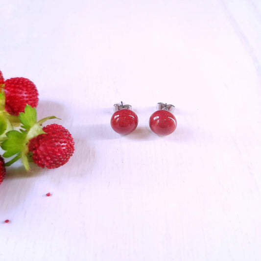 Orecchini bombati piccoli a lobo, in ceramica rossa.
