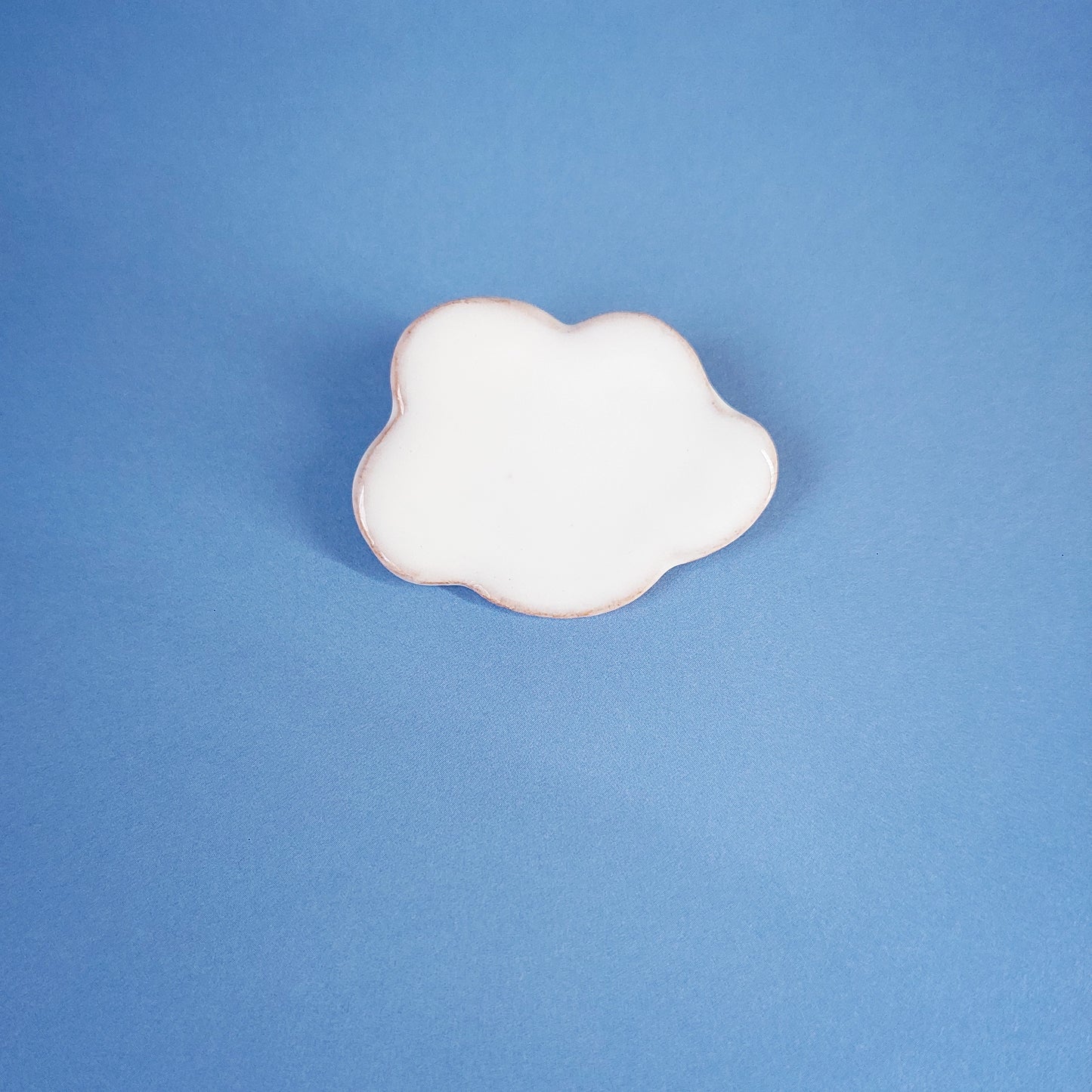 Spilla La Nuvoletta in ceramica bianca